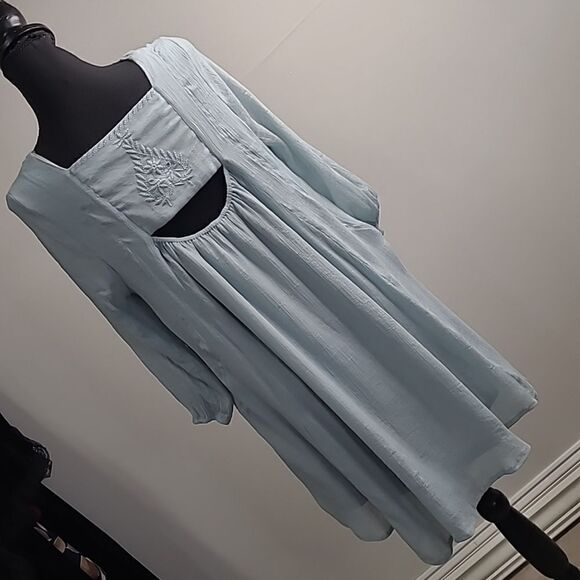 Crescent sz M midi dress.  Ice blue embroidery fabric.  Fully lined - Picture 4 of 9